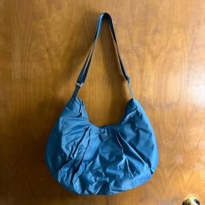 Gaiam 100% Nylon Pleated Crescent Shoulder Bag Hobo Glacier Blue Active Workout